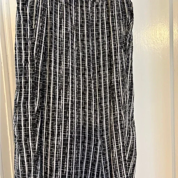 Torrid Black and White Patterned Dress Pants - Picture 2 of 4